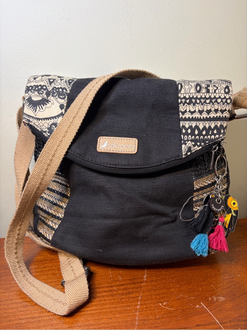 Sakroots Foldover Crossbody Bag Cotton Jute Black &Beige Expands Pockets Peace